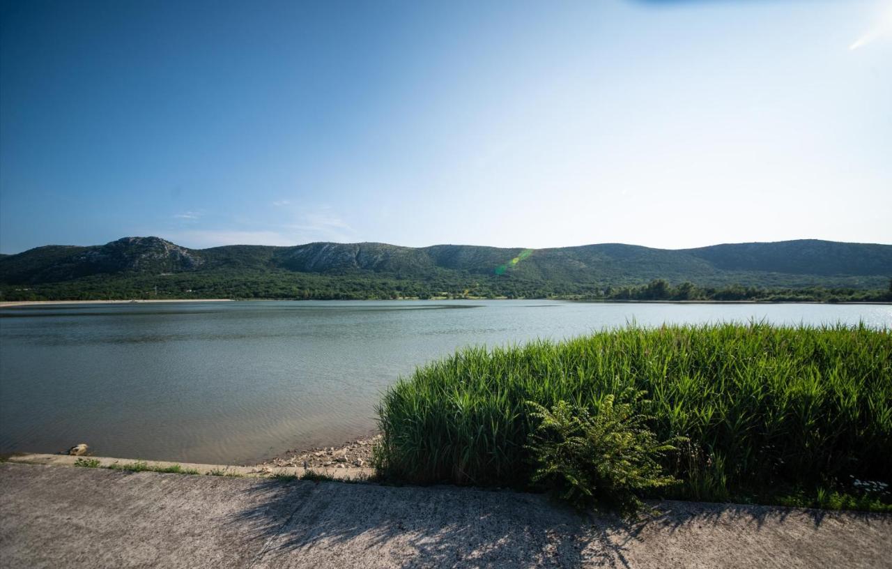 Apartman Sous Les Rochers Grižane エクステリア 写真